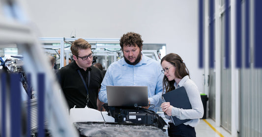 Comprendre les lois de marquage et codage en 4 points : Guide essentiel pour les fabricants