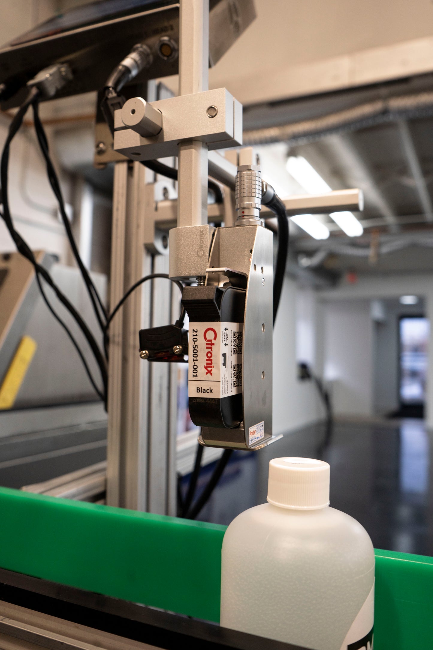 Cartridge-based inkjet printer (TIJ) for high-resolution marking on packaging