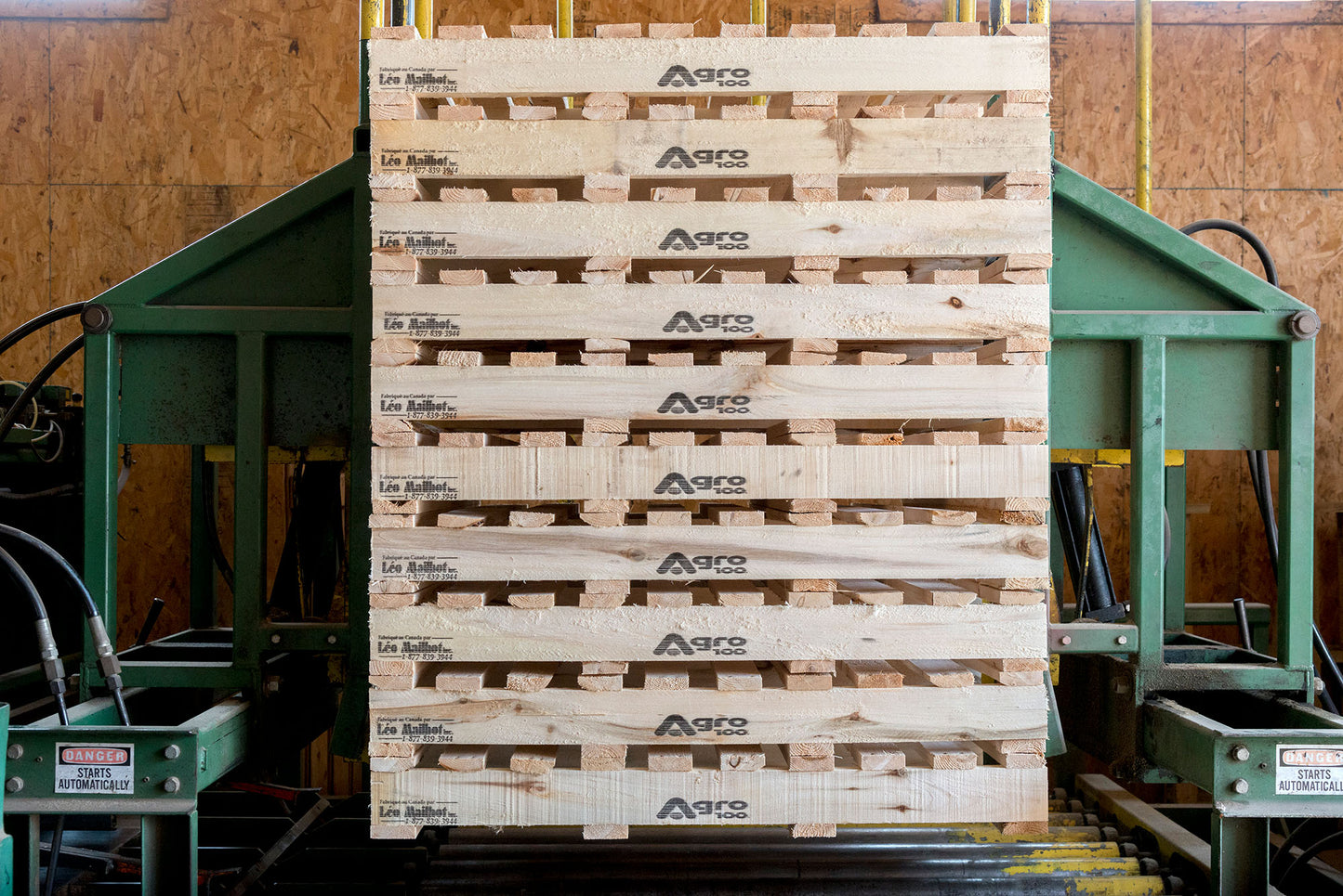 High-resolution inkjet printer for porous and non-porous packaging