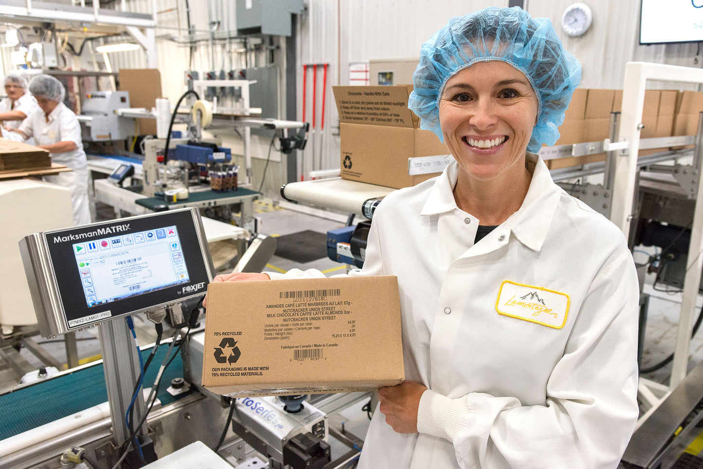 High-resolution inkjet printer for porous and non-porous packaging
