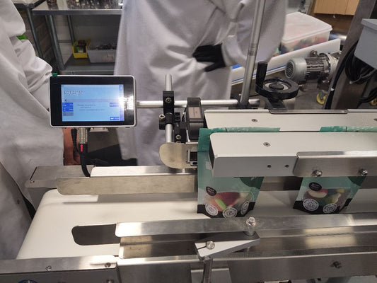 Cartridge-based inkjet printer (TIJ) for high-resolution marking on packaging